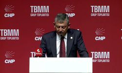 CHP Grup Toplantısı... Özgür Özel: 'Türkiye'nin bir an önce kurtulmak istediği Trump yönetimine karşı bu teslimiyeti sonuna kadar reddediyoruz'