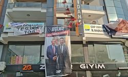CHP Osmaniye İl Başkanlığı'na atanan yeni yönetim, parti binasına çilingirle girdi