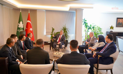 Gelecek Partisi Genel Başkanı Davutoğlu,  Atanamayan Uzmanlar Derneği Genel Başkanı Gündeşli ile görüştü
