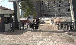 Genç anne Emine Kolay'ın ölümüne ilişkin davanın ilk duruşması... Ölümün nasıl gerçekleştiğinin araştırılması için dosyanın Adli Tıp'a gönderilmesi kararlaştırıldı