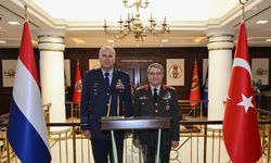 Genelkurmay Başkanı Orgeneral Bayraktaroğlu, Hollandalı mevkidaşı Orgeneral Eichelsheim ile görüştü