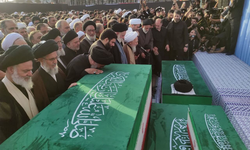 Hamaney'in naaşı Kum'a ulaştırıldı, cenaze törenleri Meşhed'deki definle sona erecek