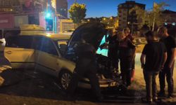 Iğdır'da park halindeki otomobilin aküsü patladı: Yangın büyümeden söndürüldü