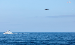 İngiltere Savunma Bakanlığı: 'İngiliz F-35 savaş uçakları, HMS Prince of Wales uçak gemisine yaklaşan Rus askeri uçağını önledi'
