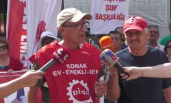 İzmir'de DİSK üyesi emeklilerden iktidara tepki: Önümüzdeki ilk genel seçimde biz kırmızı kart göstereceğiz