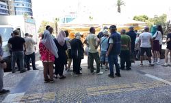 Konak Belediye Başkanı Mutlu, Basmane'de aşure dağıttı