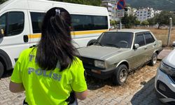 Manisa Büyükşehir Belediyesi, görüntü kirliliği ve risk oluşturan hurda araçları kaldırıyor