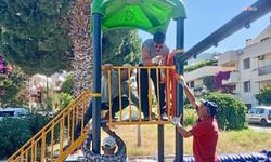 Menderes'te üç parkın oyun grupları yenilendi