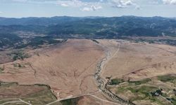 Ovacık'ta sürü sahipleri, yollar açılmadığı için hala yaylaya çıkamadı