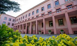 Seferihisar'da plajdaki şezlong tartışmasında bir kişi gözaltına alındı