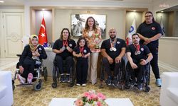 Antalya Büyükşehir Belediyesi Başkan Vekili Özdemir, şampiyon sporcuları ağırladı