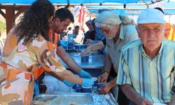 Antalya Büyükşehir Belediyesi'nden 19 ilçede 50 bin kişiye aşure ikramı