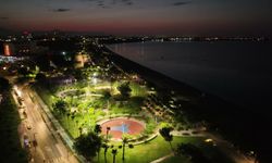 Antalya Büyükşehir Belediyesi'nden Konyaaltı Sahili'nde temizlik mesaisi