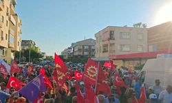 Aydın'da CHP'nin il ve ilçe yöneticilerinin görevden alınmasına karşı 'örgüt iradesi' yürüyüşü yapıldı