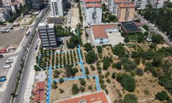 Bayraklı'da Mehmet Ali Sarızeybekler Parkı ve otopark hizmete açıldı