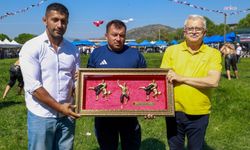Burhaniye-Kızıklı Yağlı Pehlivan Güreşleri şampiyonu Erkan Taş oldu