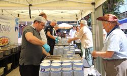 Bursa Büyükşehir Belediyesi, aşure ikramlarını İznik'te sürdürdü