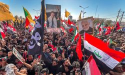 Hamaney için Irak'ta cenaze töreni... Necef'te yüz binler toplandı