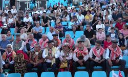 Dünya halk dansları grupları Balıkesir'de sahne aldı