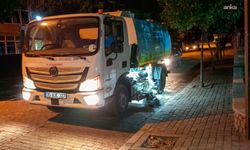Efeler Belediyesi Temizlik İşleri Müdürlüğü ekiplerinden gece mesaisi