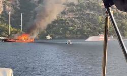 Göcek'te yanan tekne battı