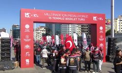 İstanbul'da 15 Temmuz şehitleri için bisiklet ve motosiklet korteji düzenlendi