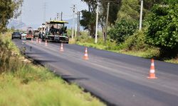 İZBETON ekipleri Efes Selçuk'ta yolları yeniliyor