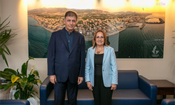 İzmir Büyükşehir Belediye Başkanı Tugay, Güzelbahçe'de esnaf ve vatandaşlarla buluştu