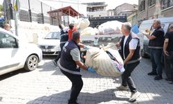 Konak Belediyesi zabıta ekipleri, seyyar satıcılara yönelik denetim gerçekleştirdi: İşgale izin yok!