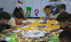 Kuşadası Belediyesi Çocuk Gelişim Merkezi'nde minikler yazı sanatla geçiriyor