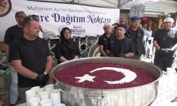 Manisa Büyükşehir Belediyesi'nden Alaybey ve Laleli pazarlarında aşure ikramı