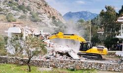 Marmaris'te kaçak yapı yıkımları tartışması sürüyor