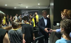 Mersin Büyükşehir Belediye Başkanı Seçer, geleceğin basketbolcularını ağırladı