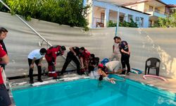 Muğla Büyükşehir Belediyesi İtfaiye ekipleri, havuzda sıkışan 4 yaşındaki çocuğu kurtardı