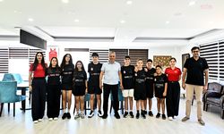 Muratpaşa Belediye Başkanı Uysal, Belediyespor Squash Takımı sporcularını ağırladı