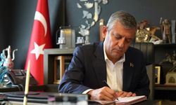 Özgür Özel, CHP'den istifa etti... 91 CHP milletvekili de partilerinden istifa ederek YENİ Parti'nin kurucusu oldu