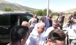 Özgür Özel, Niğde'de kiraz üreticileriyle bir araya geldi: 'Yeni bir kurtuluş mücadelesiyle karşı karşıyayız'