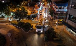 Seferihisar Belediyesi, yol yıkama çalışmalarını sürdürüyor