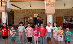 Şehzadeler'de çocuklar, Hacivat ve Karagöz'ü milli takımın renkleriyle buluşturdu