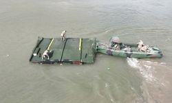 TSK, Deyrizor'daki Fırat Nehri üzerine yüzer köprü kurdu