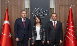 Tülay Hatimoğulları ve Tuncer Bakırhan'dan, YENİ Parti Kurucu Genel Başkanı Özel'e tebrik