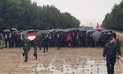YENİ Parti Genel Başkanı Özgür Özel, PM ve YDK üyeleriyle birlikte Anıtkabir'i ziyaret etti... Özel: 'Kuşatılan mirası koruma görevi, YENİ Parti'nin kadrolarına emanettir'