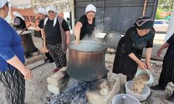 Yozgat'ta 5 kazan aşure dağıtıldı