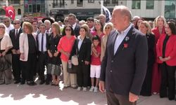 30 Ağustos Zafer Bayramı... CHP İl Başkanı Gürsel Tekin, Cumhuriyet Anıtına çelenk bıraktı