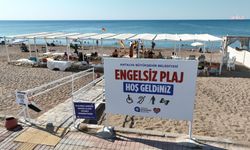 Antalya Büyükşehir Belediyesi'nin engelsiz plajlarından bu yıl 45 bin vatandaş yararlandı