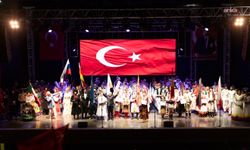 Balçova'da 30 Ağustos Zafer Bayramı 'Halk Dansları Festivali' ile kutlandı