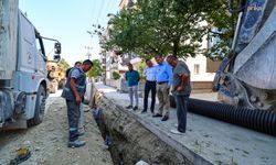Burdur Belediye Başkanı Ercengiz, Aydınlıkevler Mahallesi'ndeki drenaj çalışmalarını inceledi