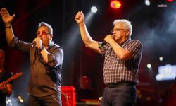 Burhaniye'de Büyük Zafer'in coşkusu, fener alayı ve konserle taçlandı