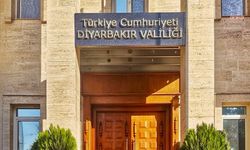 Diyarbakır'da terör örgütü PKK mensuplarının posterlerini asan 4 kişi gözaltına alındı