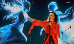 Edremit'te 30 Ağustos coşkusu: 40 bin kişi Fatma Turgut konserinde buluştu